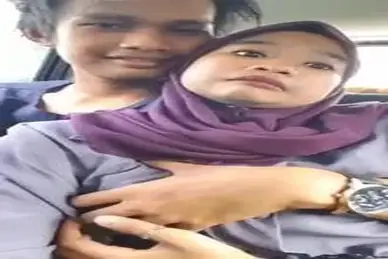 Sejoli Kekasih Bersetubuh Di Dalam Taksi Sepi